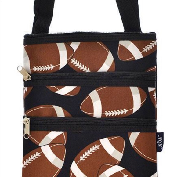 Lot of Football bag, blanket, bucket bag, crossbody, and cosmetic bag - Picture 3 of 7
